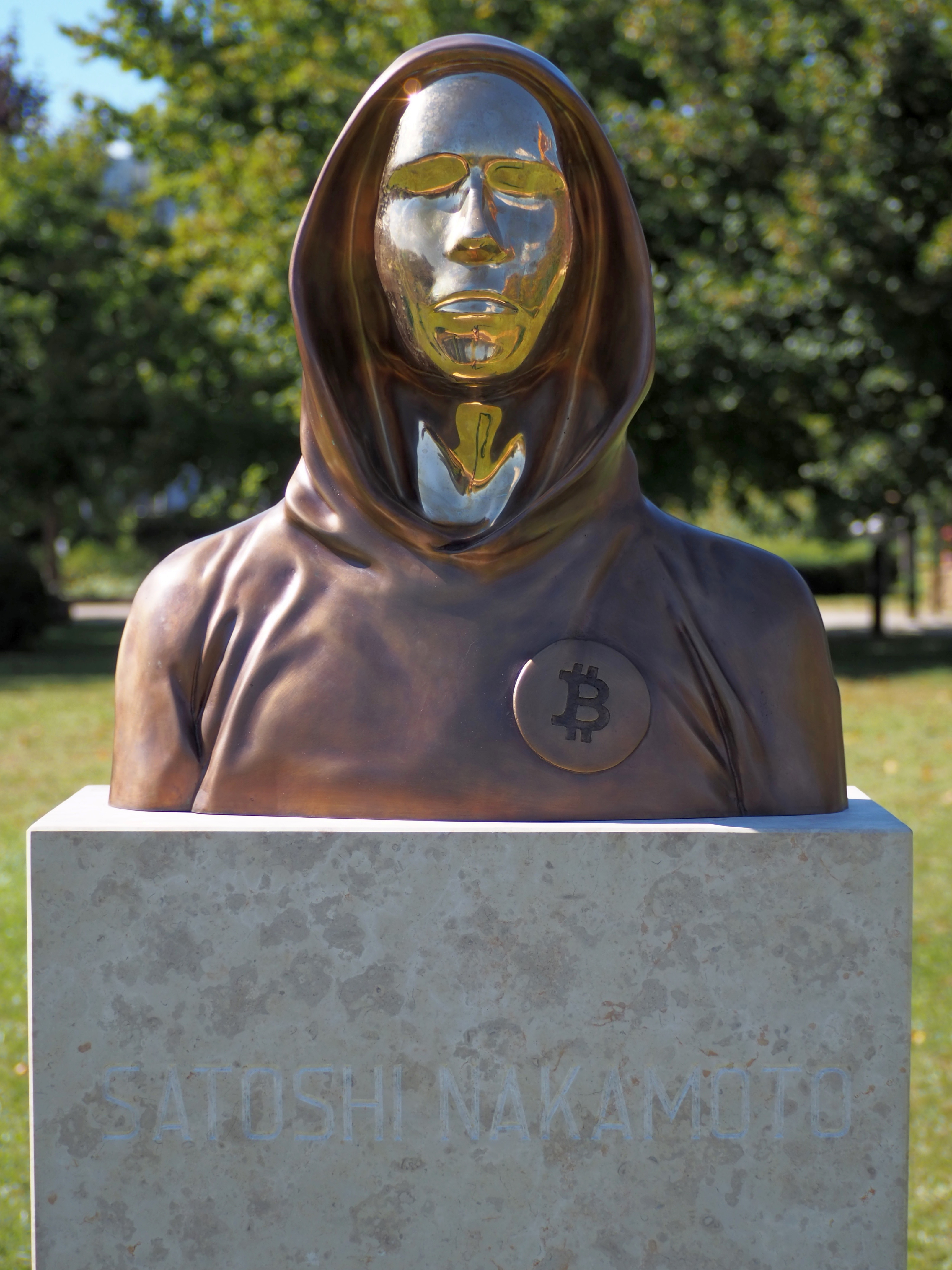 Busto de Satoshi Nakamoto en Budapest